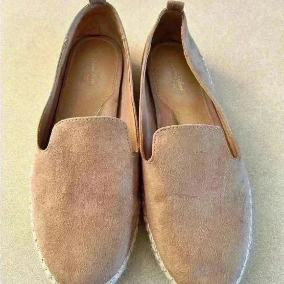 Universal Thread Slip on Espadrille, size 6.5, but fits like a 7 - Picture 2 of 4